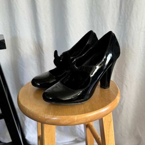 Bumper 🖤 women’s Mary Jane heels with a strap and a velvet bow size 8.5 - Picture 2 of 12